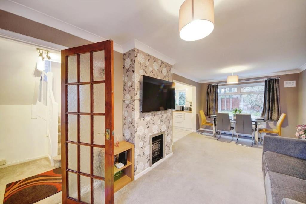 Beautiful Home Close To Town Free Netflix, Wifi ソリフル エクステリア 写真