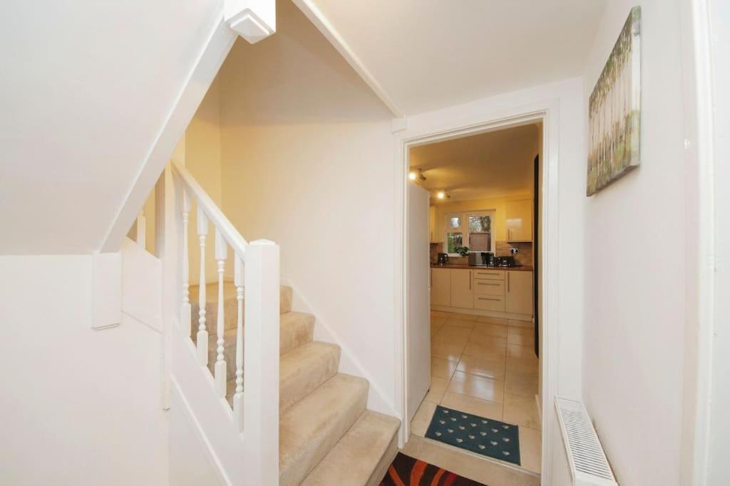 Beautiful Home Close To Town Free Netflix, Wifi ソリフル エクステリア 写真