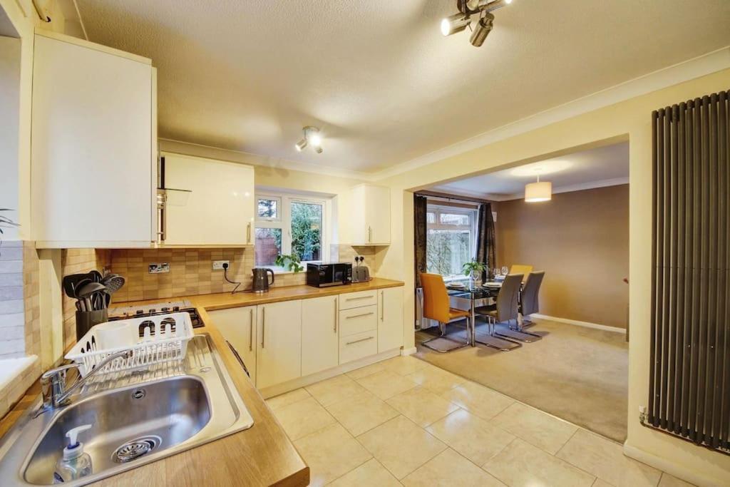 Beautiful Home Close To Town Free Netflix, Wifi ソリフル エクステリア 写真